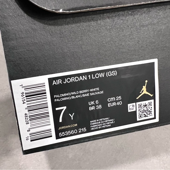NIB AIR JORDAN 1 Low (GS) - Picture 5 of 9